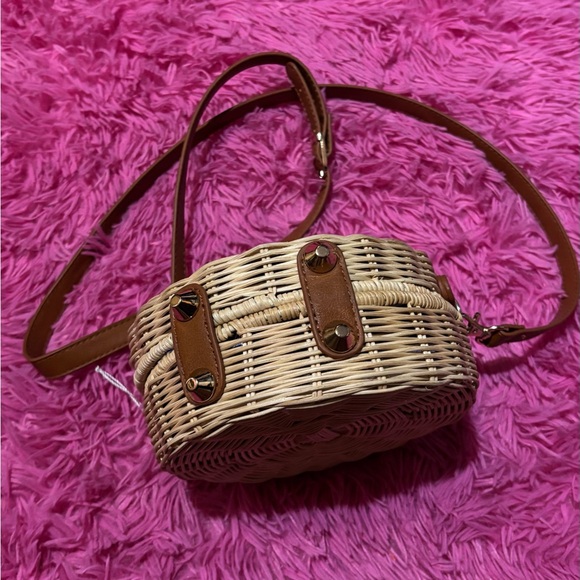 Round Woven Straw Crossbody Bag - Picture 3 of 6